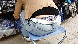 カタナとクリスマスツリーをカット 女性  ...