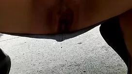 彼女のお尻と彼女の猫を舐めているwebc ...