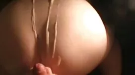 夕食をドレスアップするために牛乳をたくさ ...