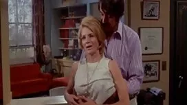 彼女は彼女の膣を自慰行為。 今すぐ！ 男 ...