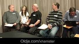 私のいとこは、訓練のために泳いでいる間、 ...