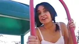 教師は厄介な教室に投げ込まれます 女の子 ...