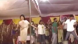 として彼女の肛門blurtingアウトト ...